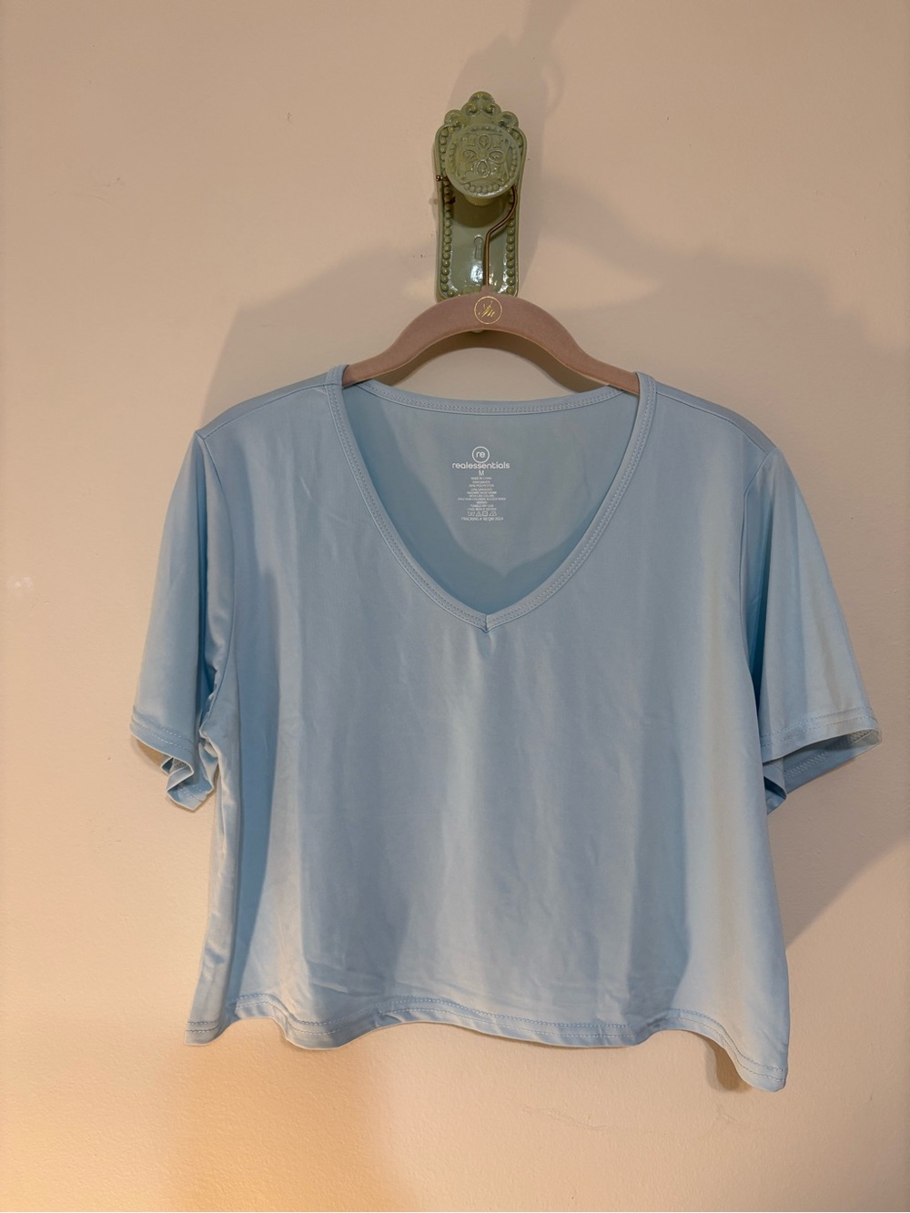 Light Baby Blue V-Neck Athletic Workout Crop Top Size Medium Real Essentials